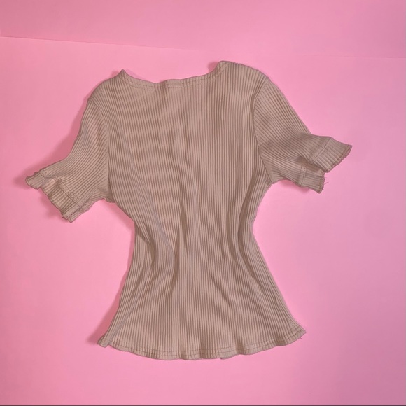 Cutie peach crop with heart cut-out 🤍 - Picture 3 of 3